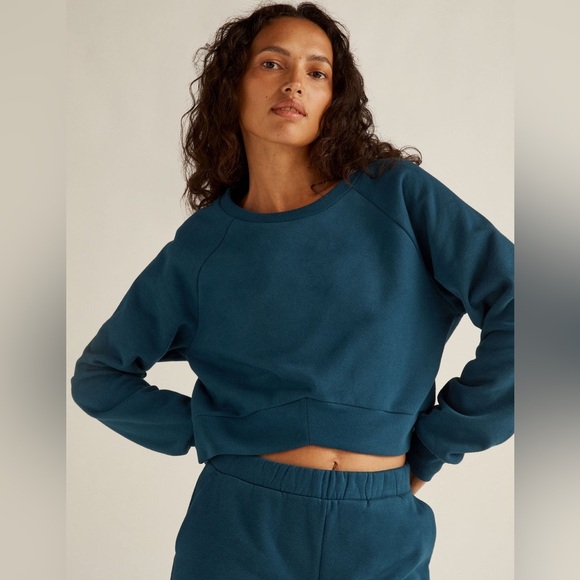 *NWT* BEYOND YOGA UPLIFT CROPPED PULLOVER BLUE GEM - Picture 2 of 8